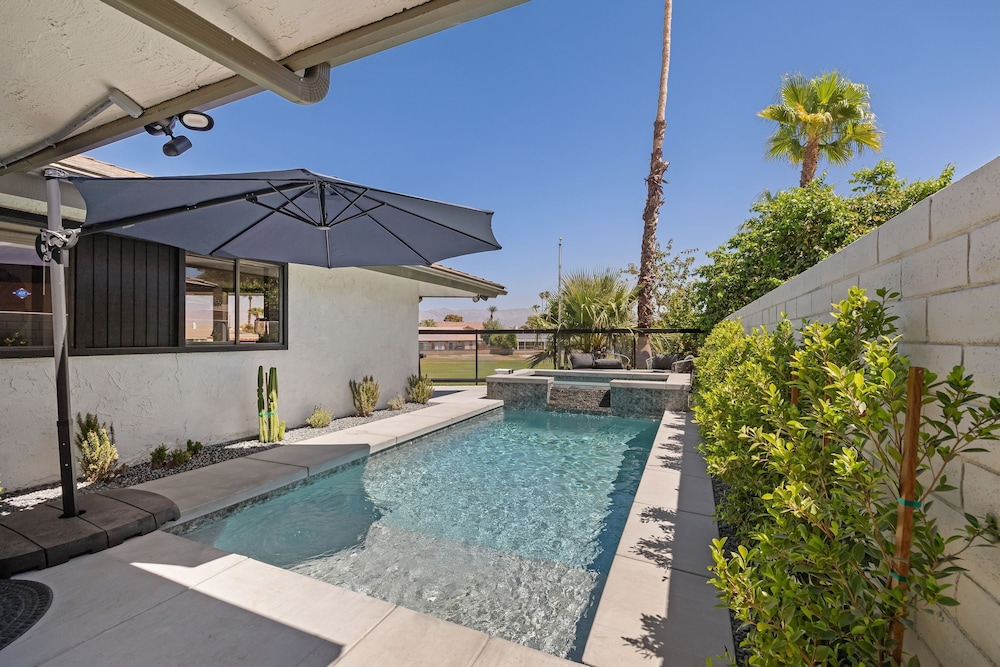 Edgy House Pool Hot Tub and Golf Course Views