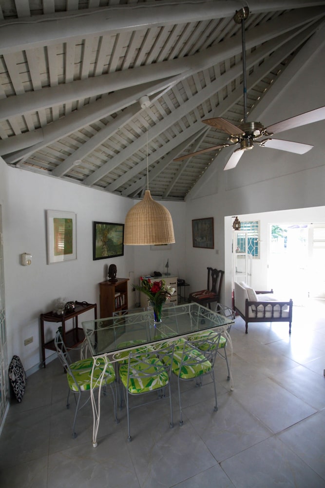 Yellow Canary Beach Villa