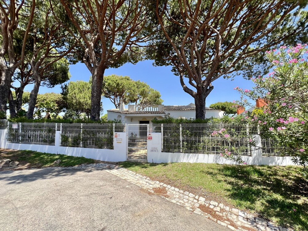 Vilamoura White House Villa by Homing