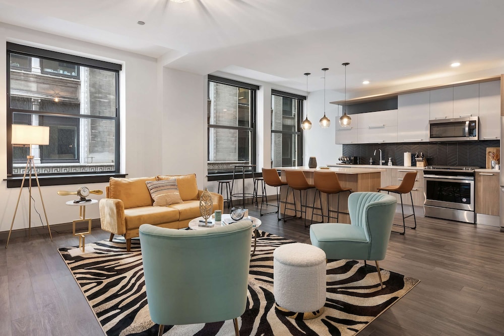 Apartment in The Loop Great Amenities Near Shops