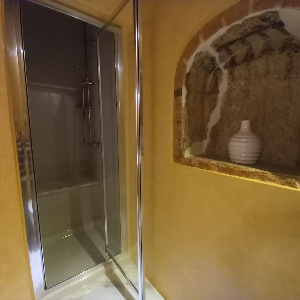 Pepi 64 in Firenze With 2 Bedrooms and 1 Bathrooms