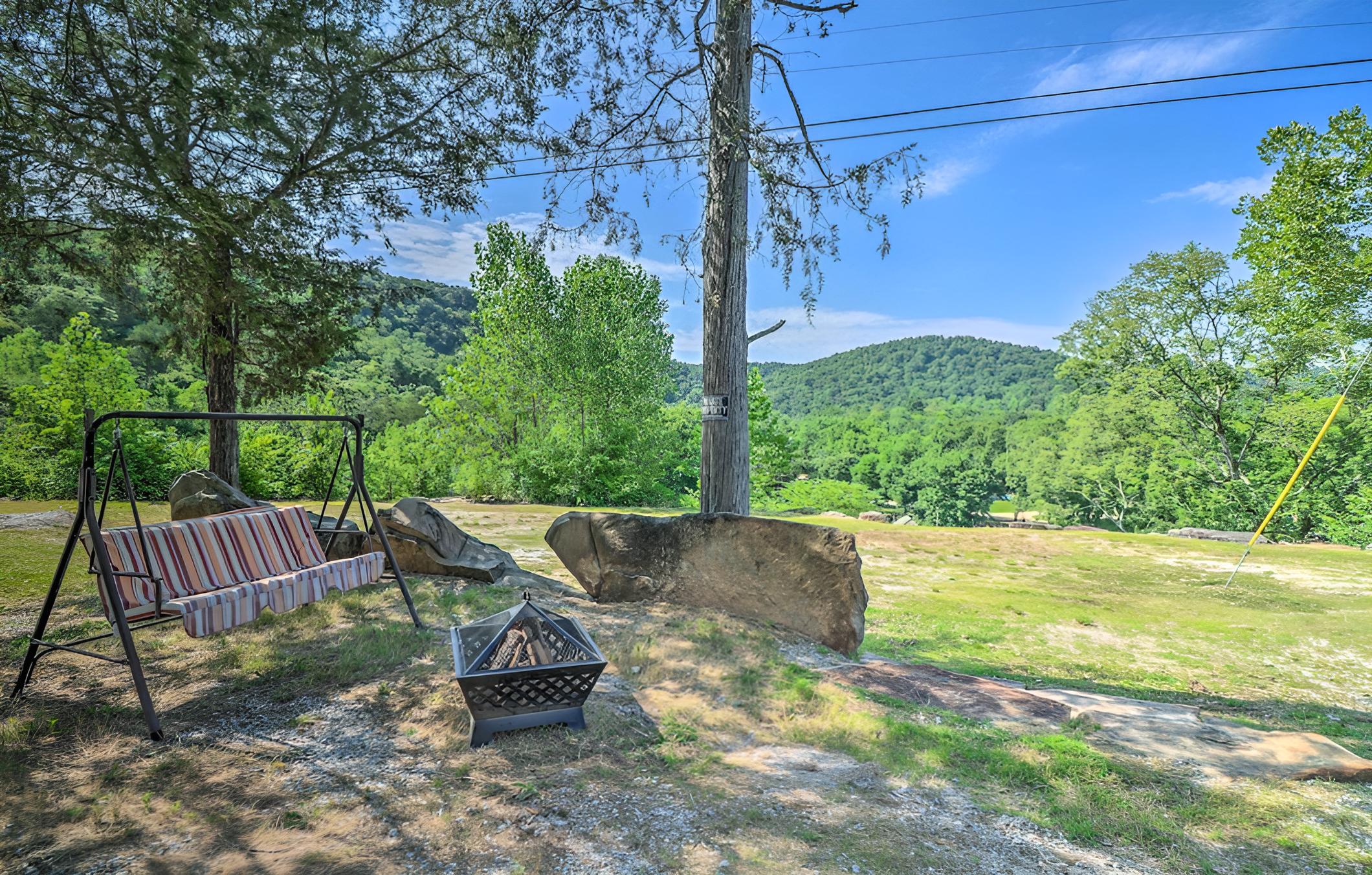 Rustic Mtn-view Cabin < 1 Mile to White River! view 2