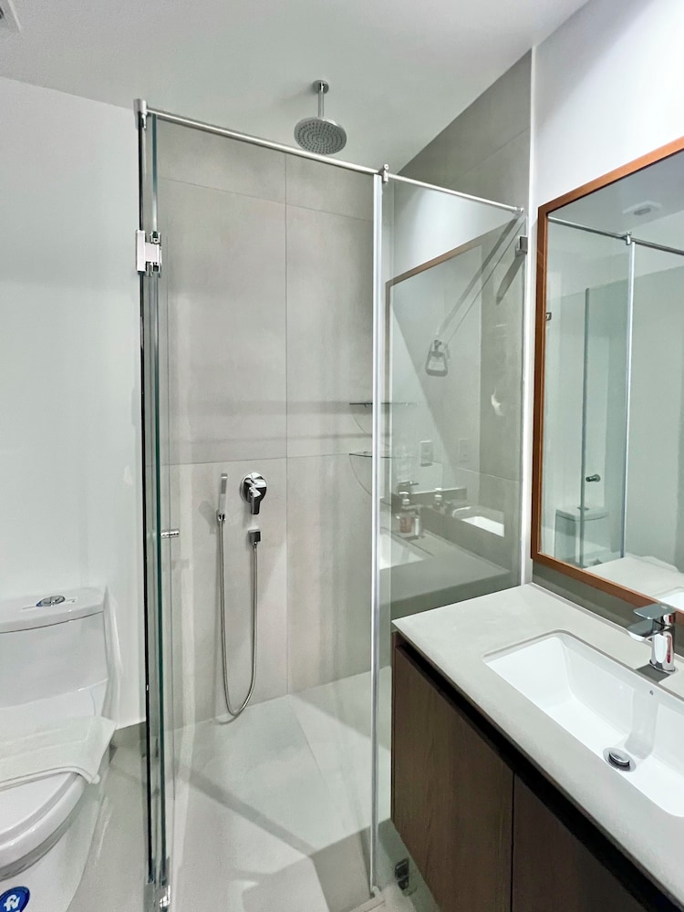 Seis Residences