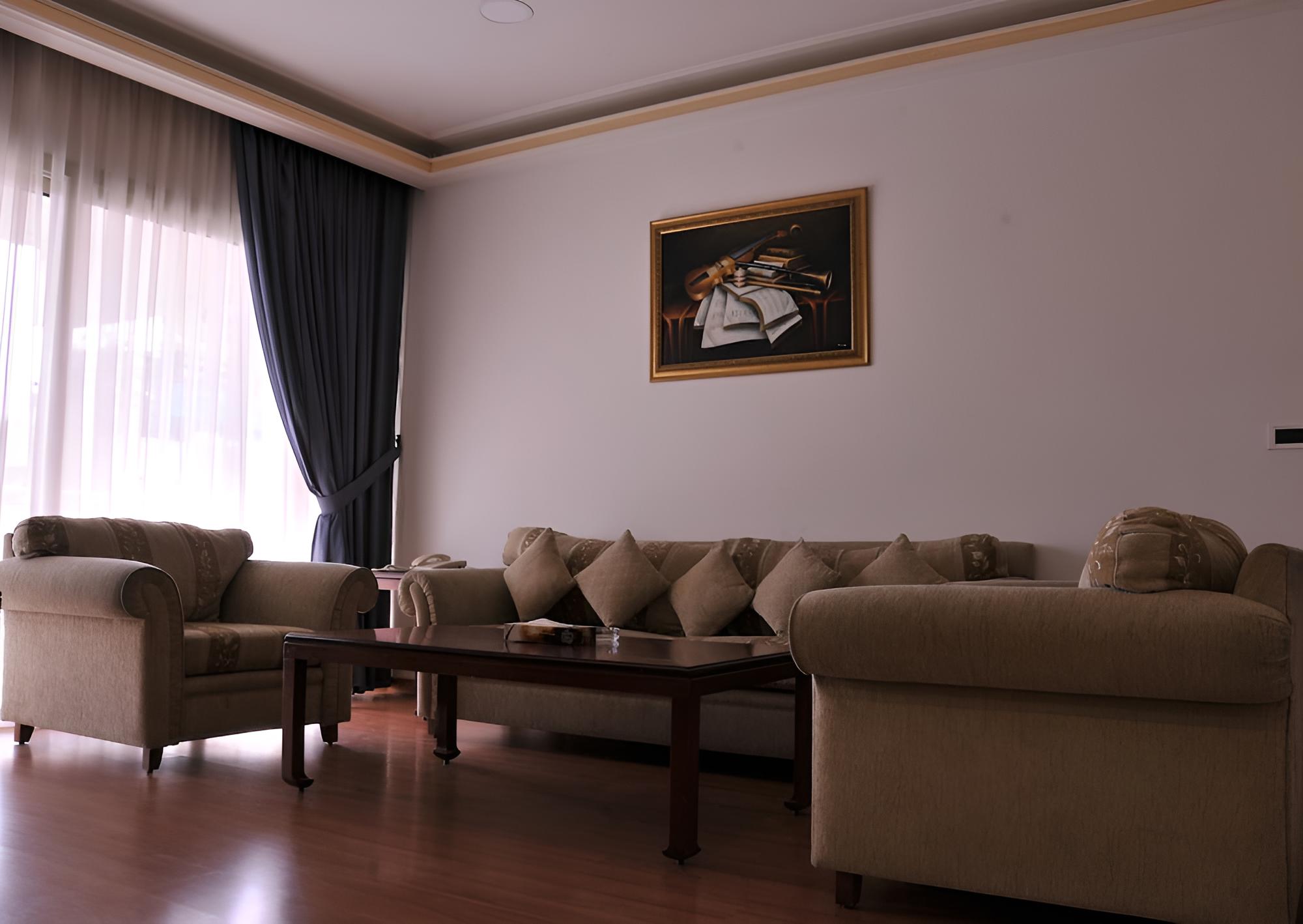 White House Hotel