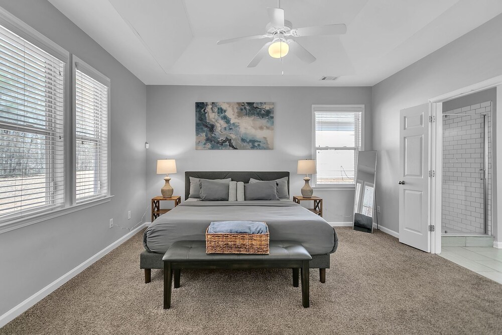 Spacious Family Retreat in Atlanta - Sleeps 10