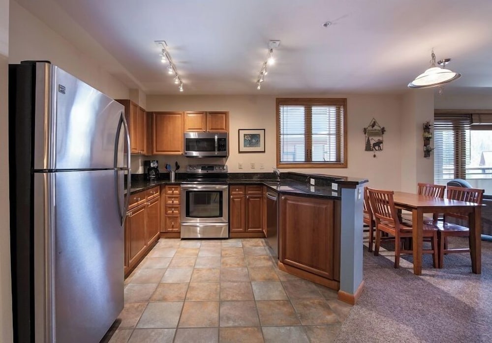 Zephyr Mountain Lodge Condos