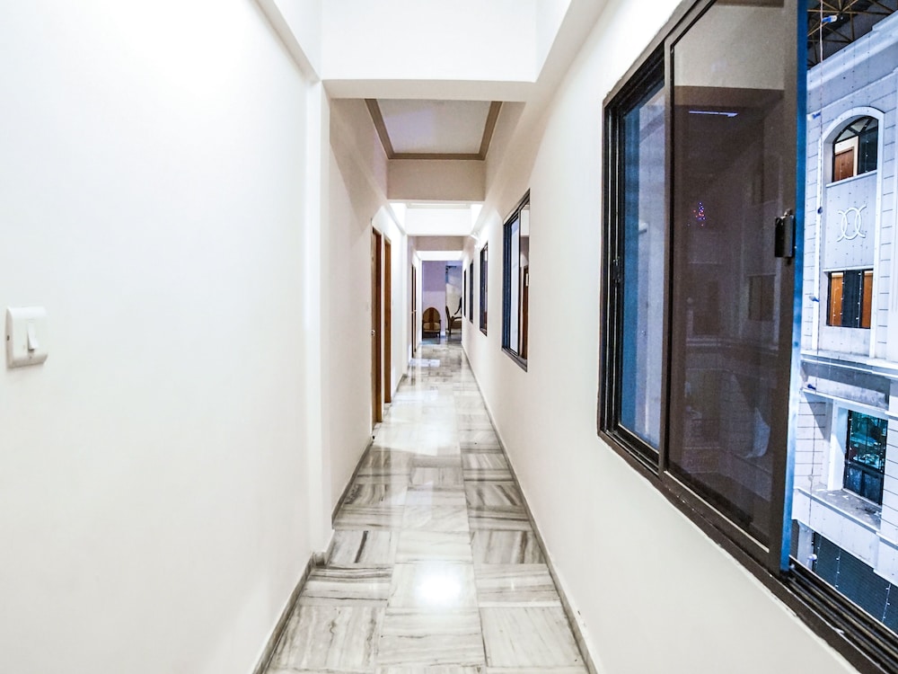 Capital O 12906 Amrutha Grand