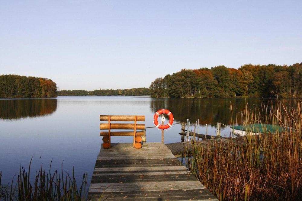 Ferienhaus mit Pool und Sauna am Duemmer See