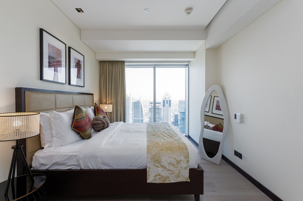 Chic 1BR in Dubai Marina w Direct Mall Access