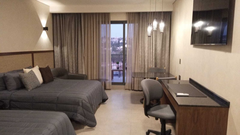 Hotel Zuma Colony