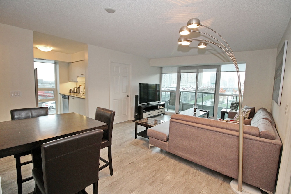 Executive 3BR next to Scotia Arena