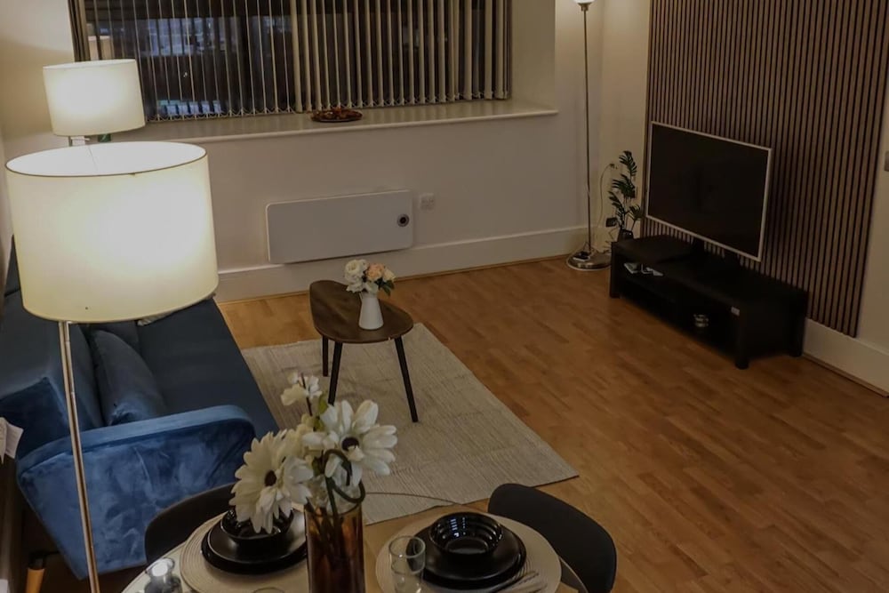 City Centre Chic Apartment With 2 Bedrooms