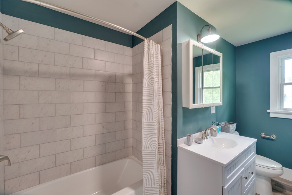 Walk to Stores: Home in Historic Shepherdstown!