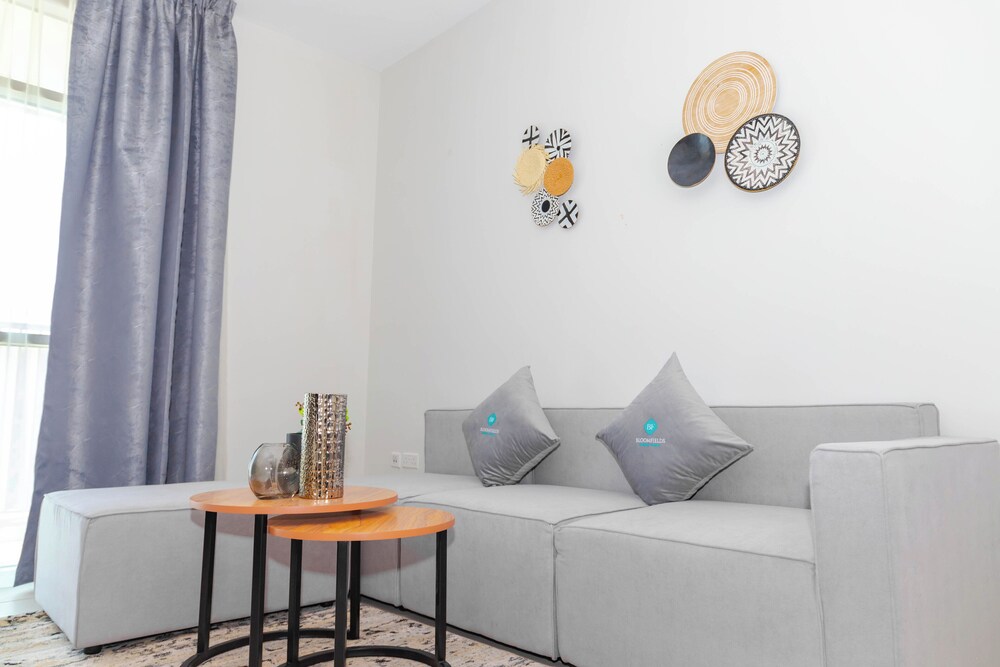 Bloomfields Modern 1BR in Reflection