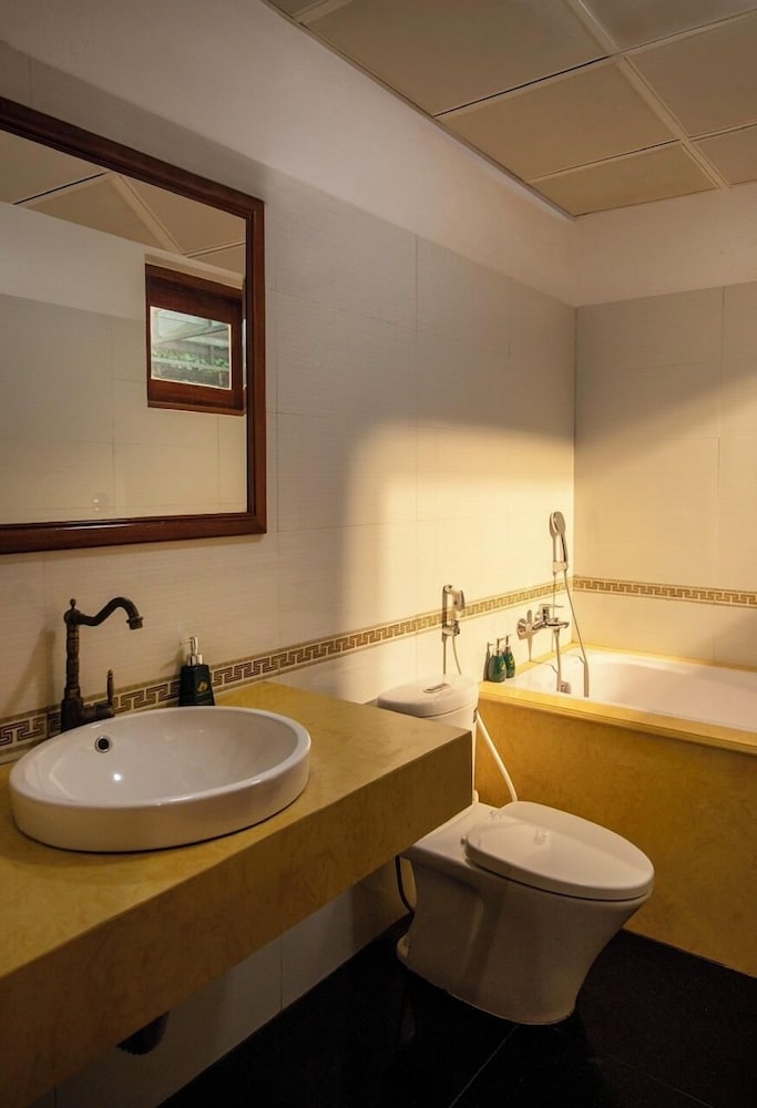 Mua Caves Ecolodge