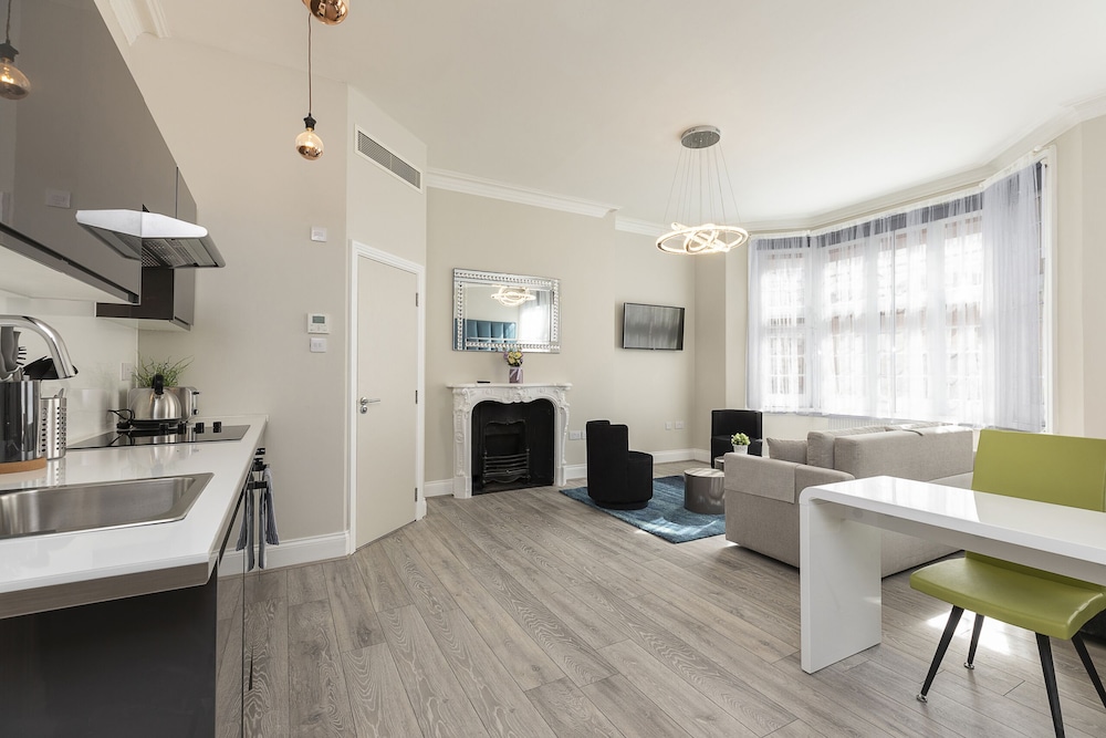 Luxurious Air Conditioned Apt High Street Kensington