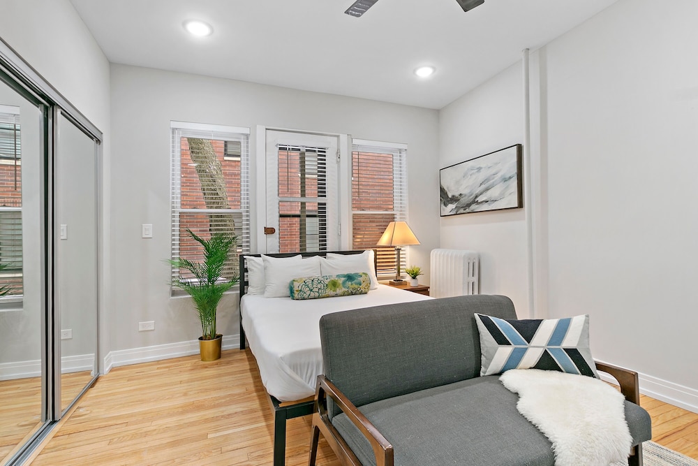 Stylish Studio - Barry S1