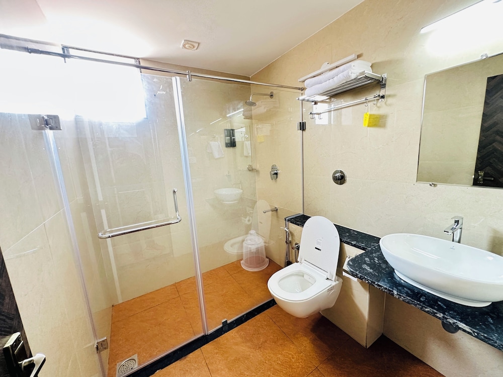 Shambhavi Hotel & Convention Centre
