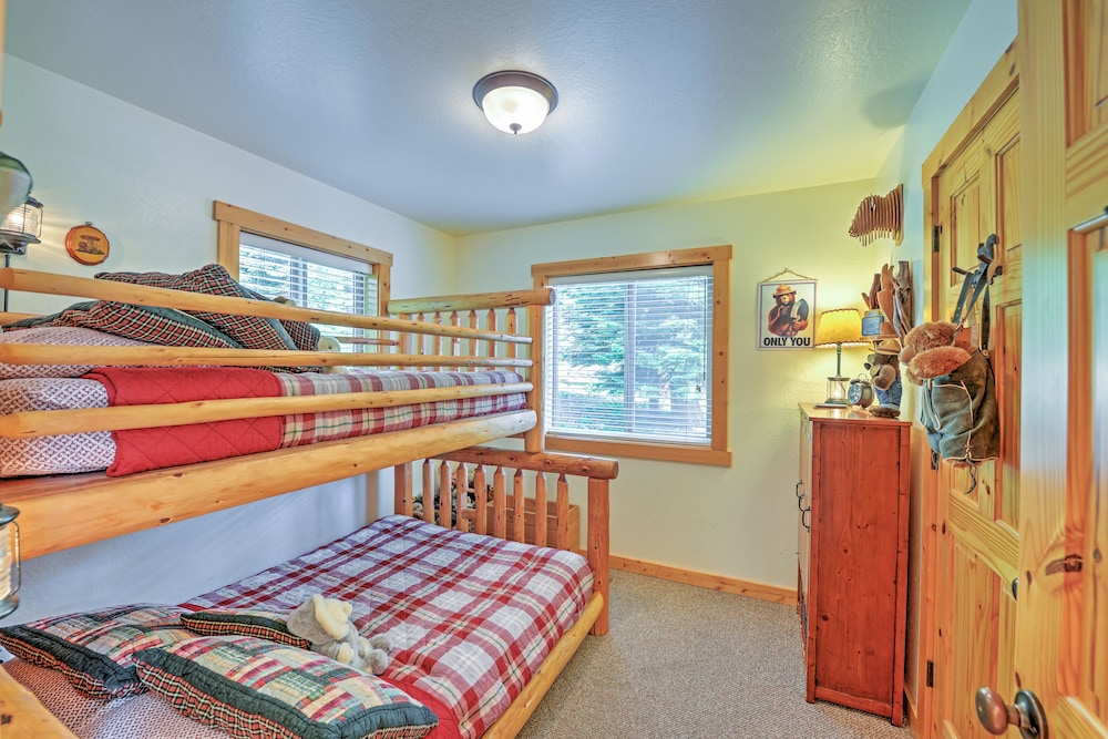 Klamath Falls Vacations - Bright Klamath Falls Cabin w/ Deck Mtn Views! - Property Image 22