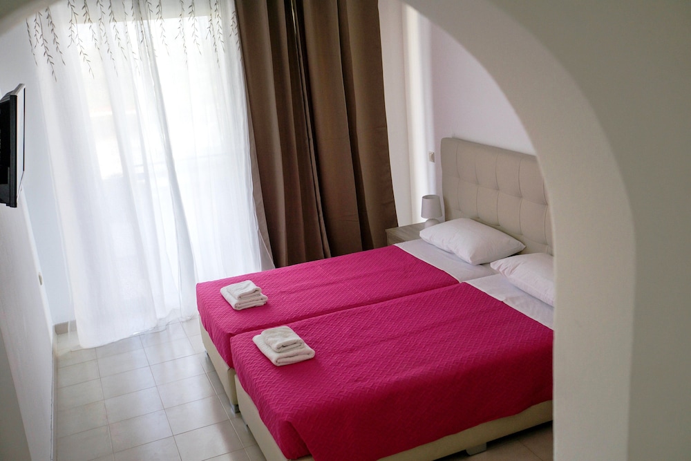 Villa Maroula