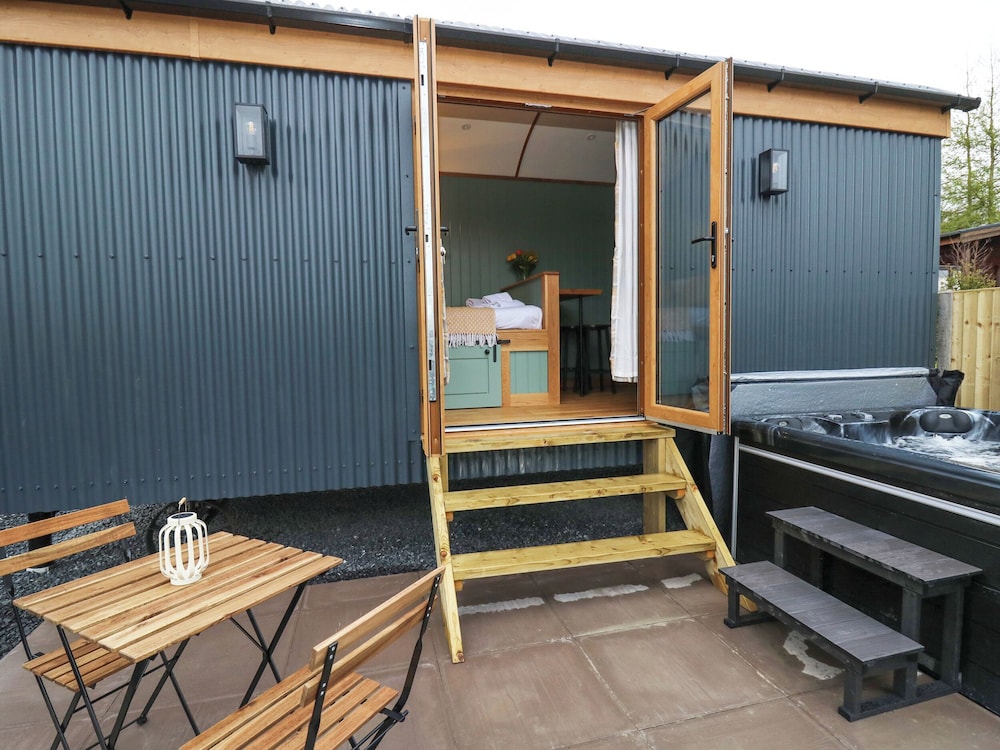 Dam View Shepherds Hut