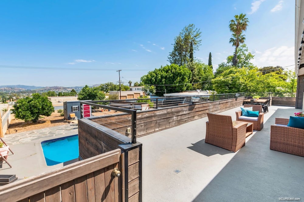 So Cal Charmer Oversized Heated Pool Hot Tub