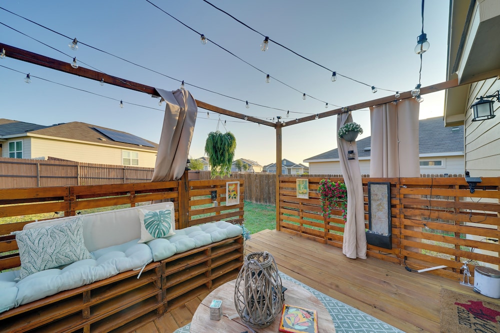 Easy Access to Dtwn San Antonio: Suburban Home