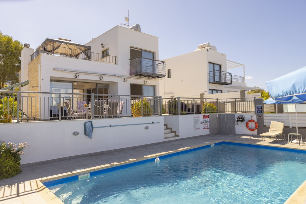 Lenias Sea View in Neo Chorio