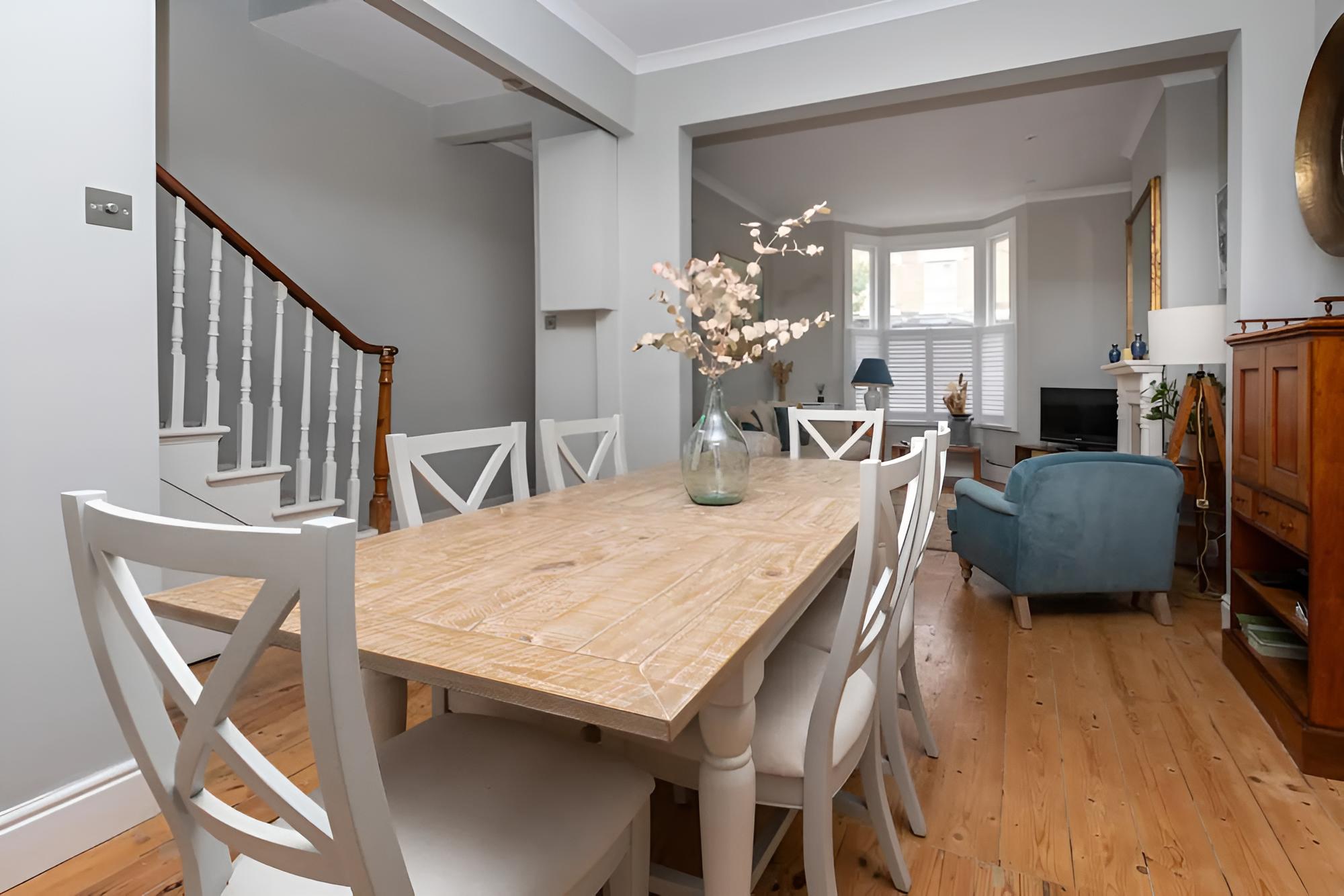 Vibrant 1BD Home With Outdoor Patio - Hammersmith!