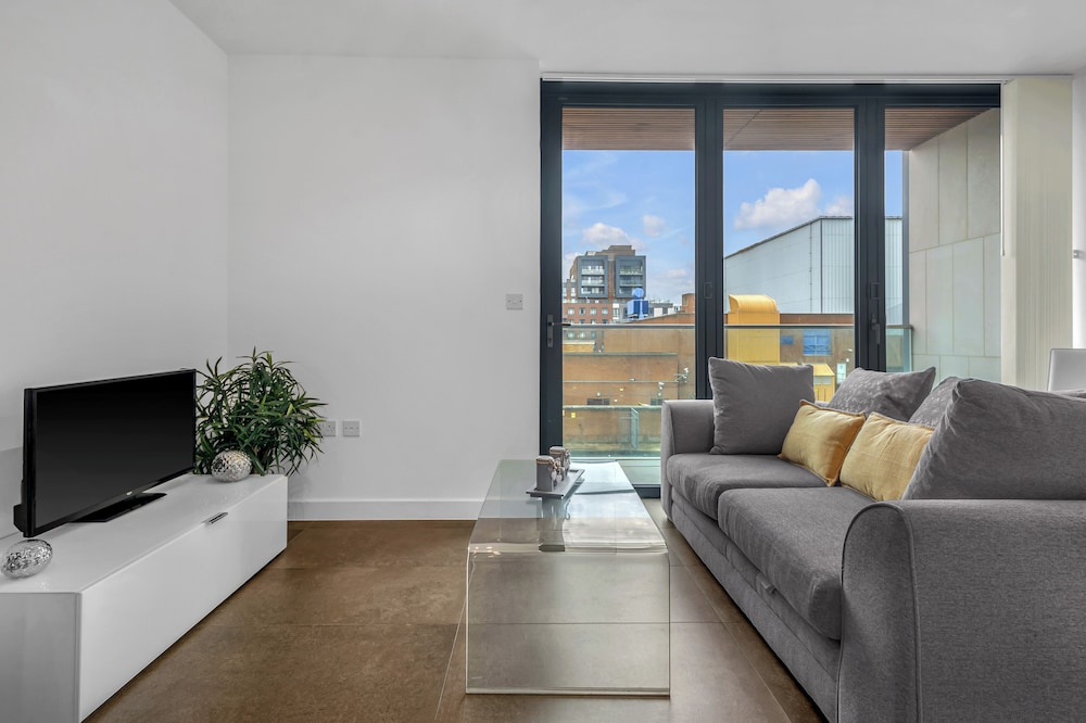 Deluxe 1 Bedroom Apartment in City Road