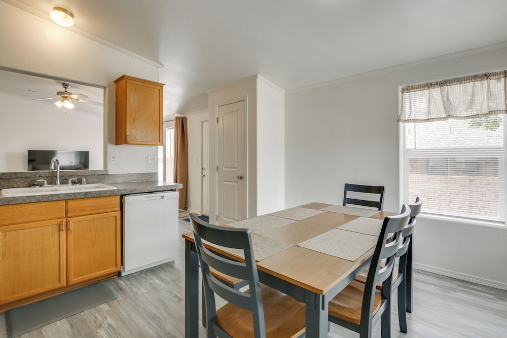 1 Mi to Main Street: Cozy Retreat in Portales