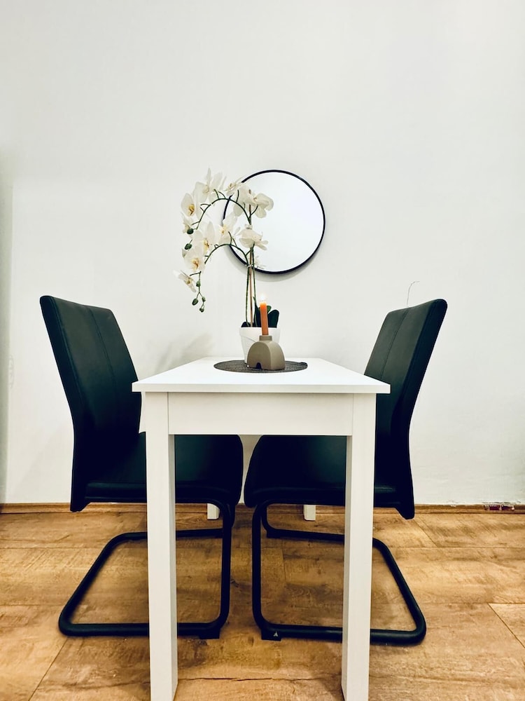 5BR Apt For 10 Walk to Kaufpark Alterlaa