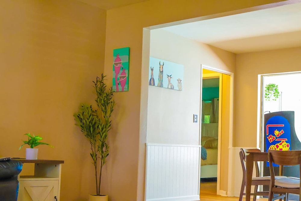 Four Bed Home With Pool Game Room Bar Near Beach