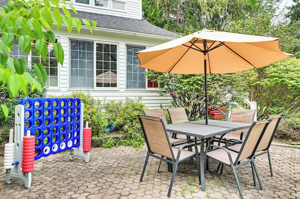 1 Mi to Vineyard: Serene Berkshires Country Escape
