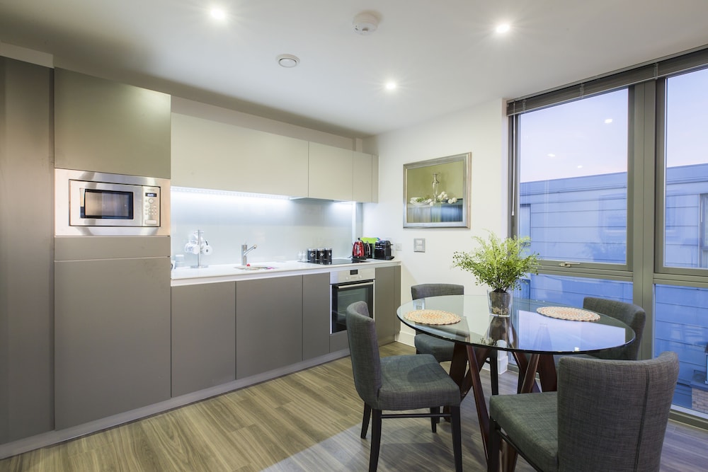 JOIVY Trendy Islington Flat for 2 with Patio