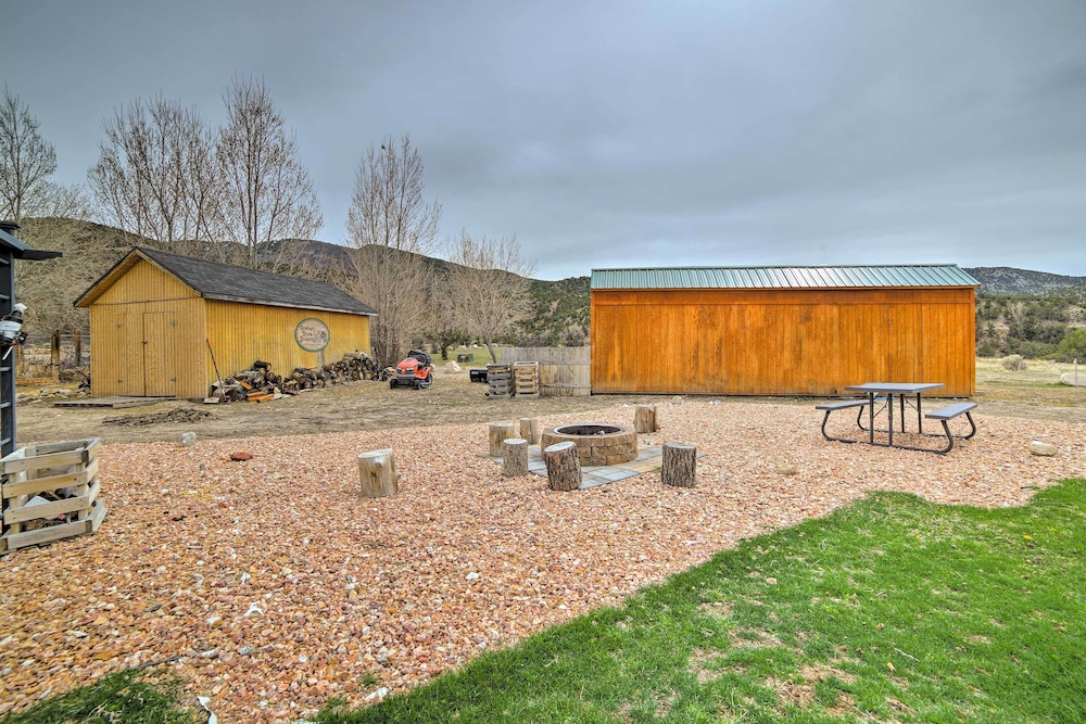 Rustic Cabin Near Palisade State Park w/ Deck!