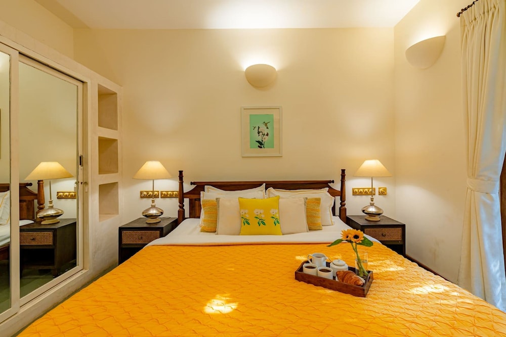 Loto Bianco by Hireavilla -4br w Pvt Pool Siolim