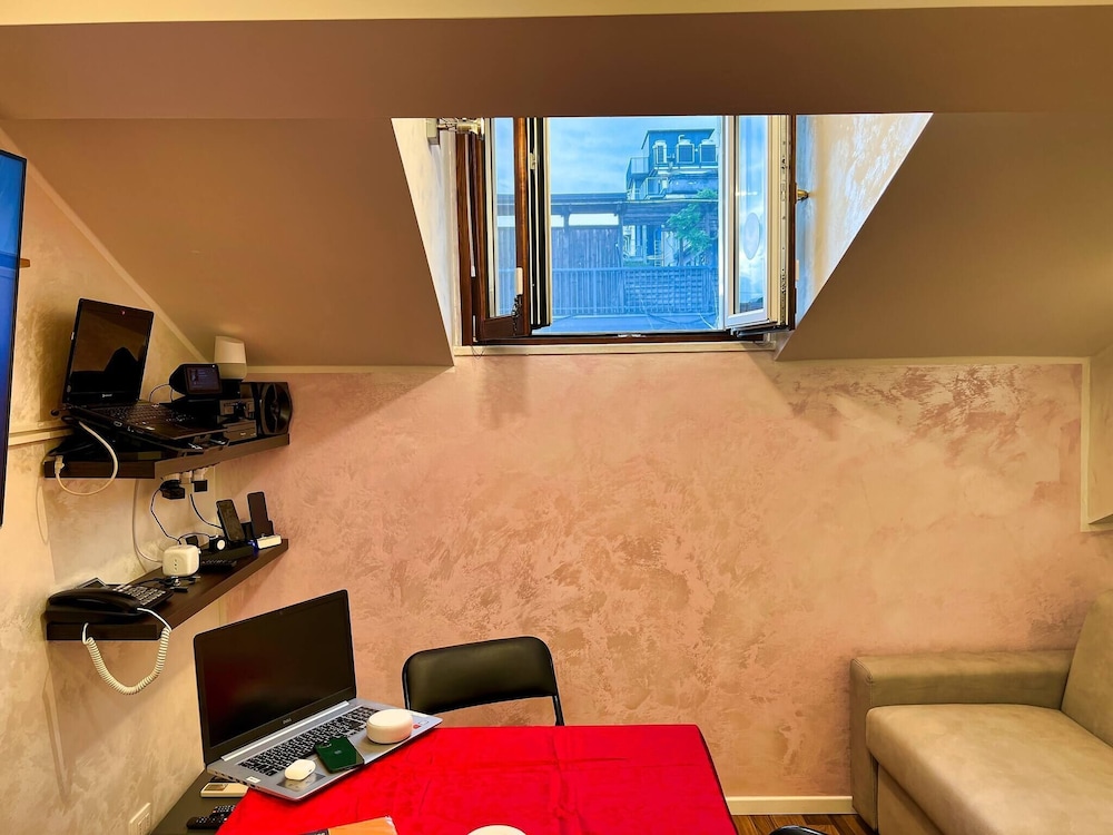 Chic & Green Penthouse - Domotic Comfort in Milans Trendy Nightlife District
