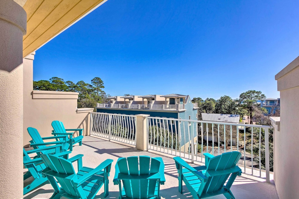 Home Near 30 A: Walk to Beach, Shops & Bicycles!