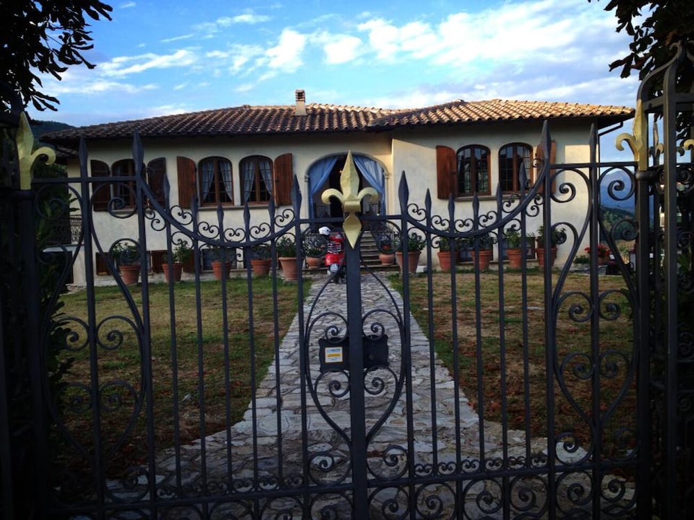 Welcome to Lush Tuscany and Beautiful Villa Adriano view 5