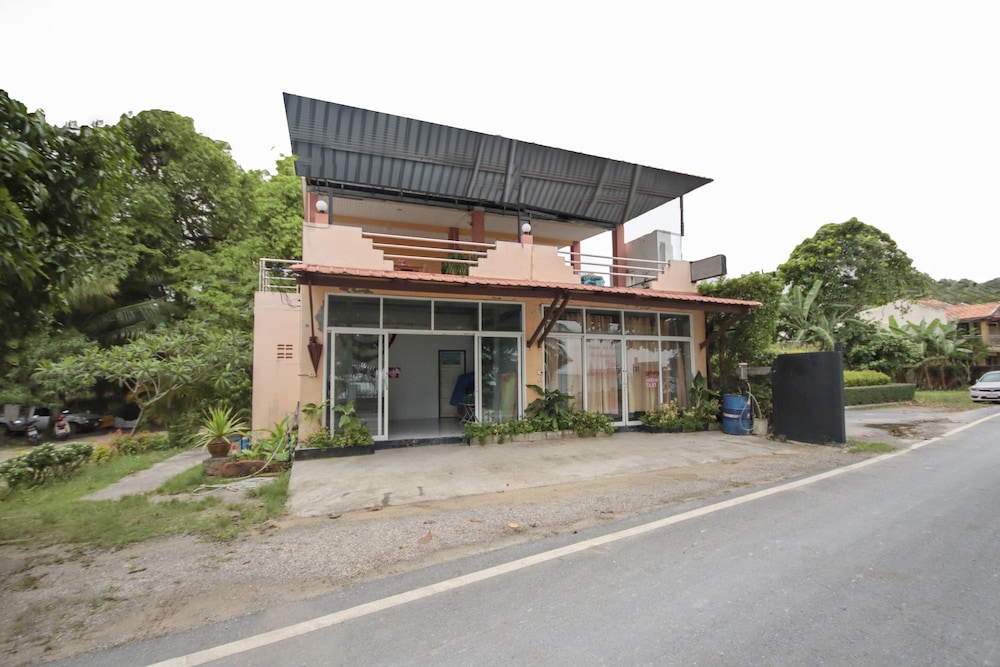 OYO 1120 The Royhanna Beach Home