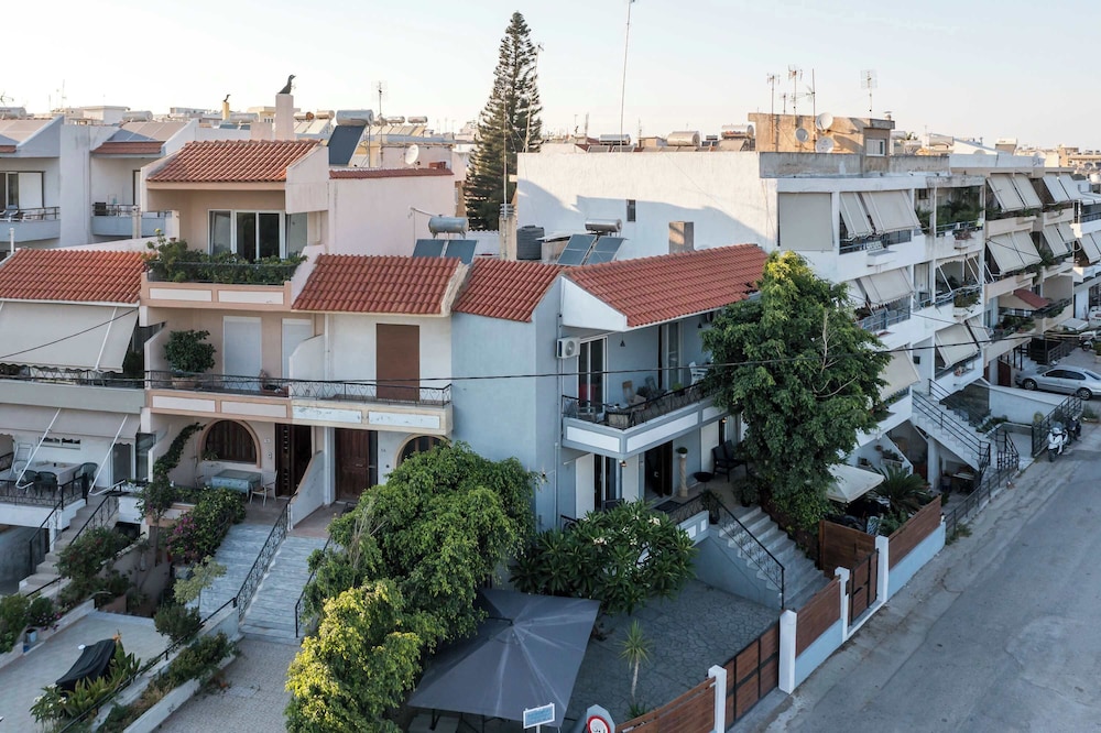 Villa Lilienne - Tranquil Escape With Private Garden Balcony
