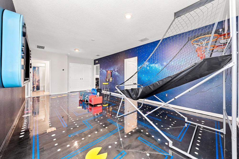 Themed 6BR Home Game Room Pool Sleeps 16