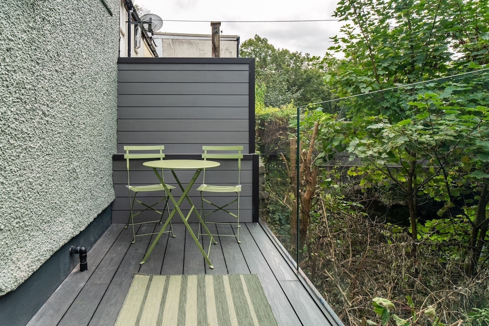 Cottage Cwtch