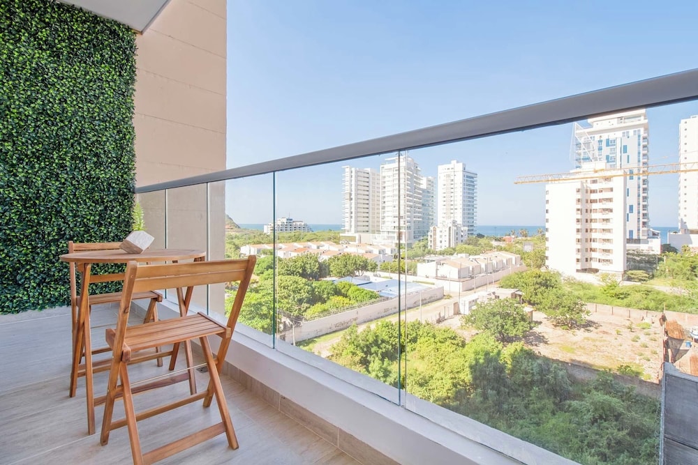 Salguero Suites By HostPro
