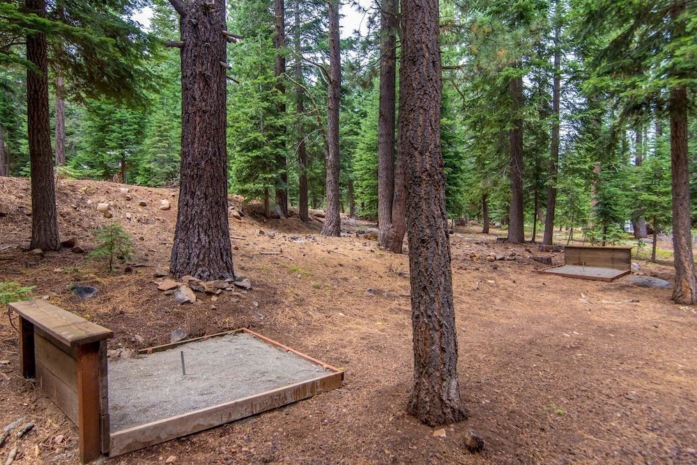 Hansing s Lair 4 Bedroom Holiday Home By Tahoe Truckee