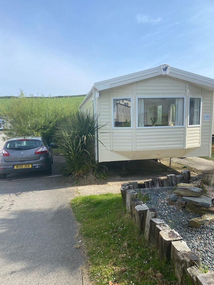 Newquay Bay - 3-bed Caravan - Sleeps 6