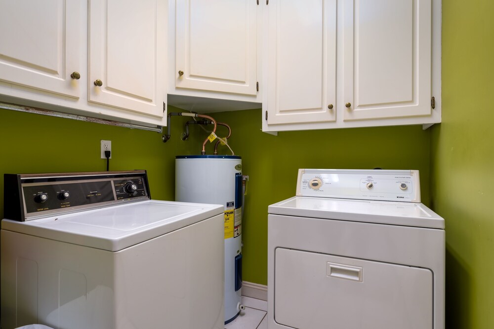Sunny Side Up - 310 Audubon 4 Bedroom Home by RedAwning