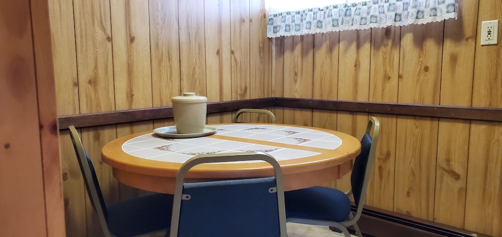 Red Ranch Motel