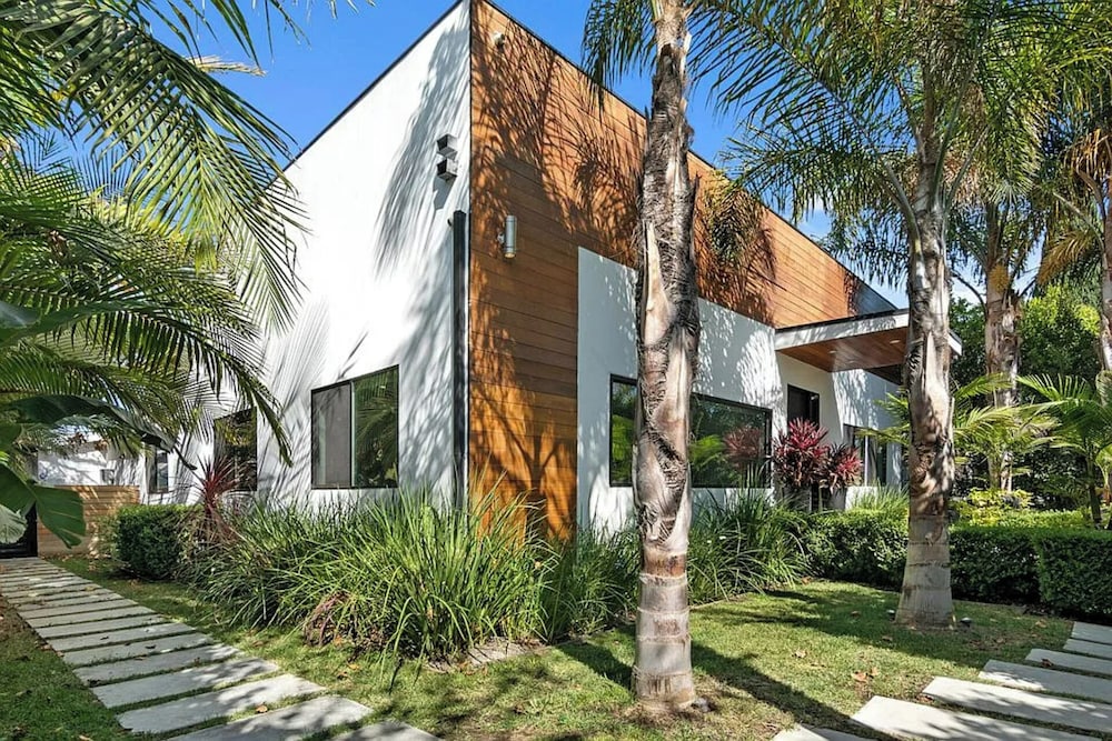 Mansfield Modern - Ultimate Entertainers Oasis With Guest House